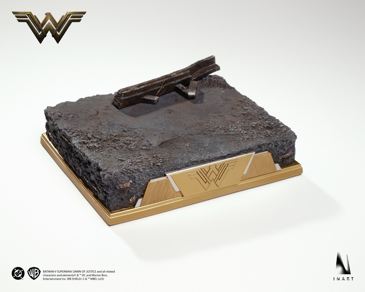 PRE-ORDER INART - Batman v Superman: Dawn of Justice - Wonder Woman 1/6 Collectible Figure
