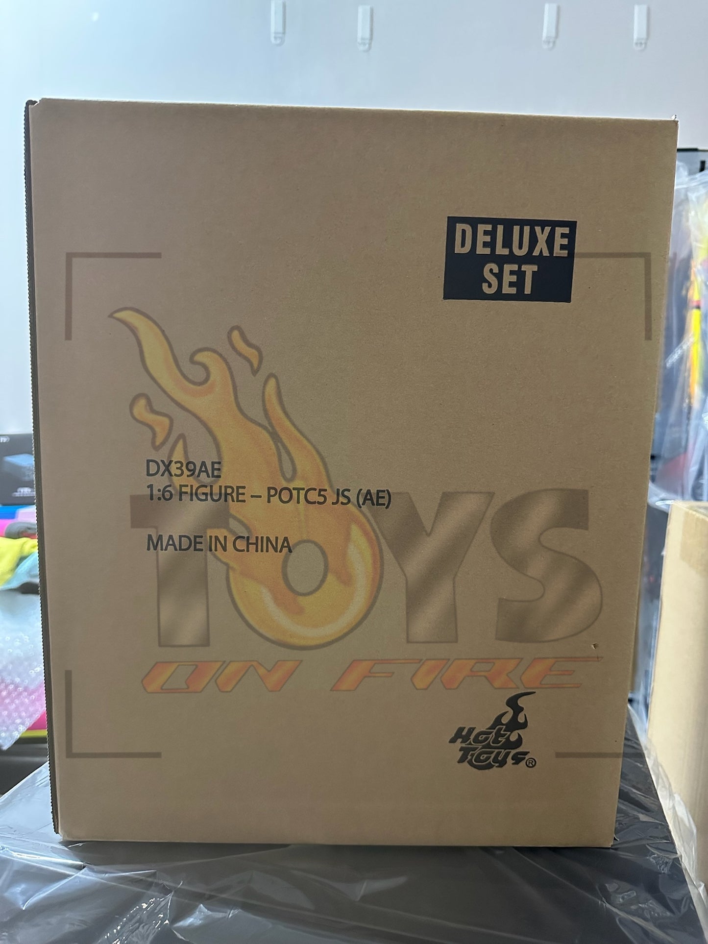 HOT TOYS DX39AE PIRATES OF THE CARIBBEAN: DEAD MEN TELL NO TALES JACK SPARROW (ARTISAN EDITION DELUXE VERSION) ARTISAN EDITION 1/6TH SCALE COLLECTIBLE FIGURE