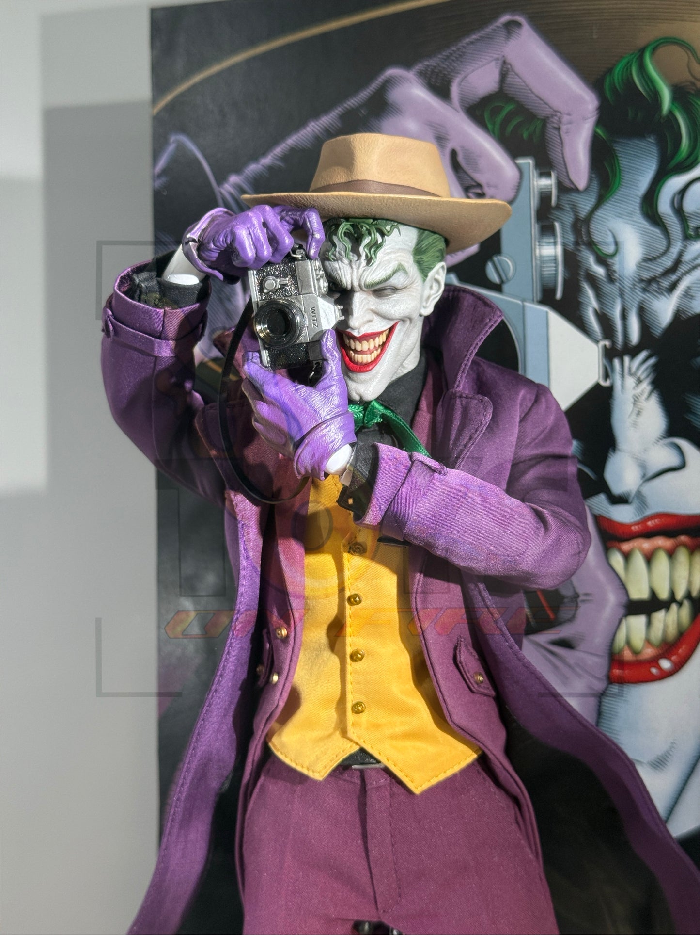 PRE-ORDER HOT TOYS CMS028 BATMAN: THE KILLING JOKE THE JOKER 1/6TH SCALE COLLECTIBLE FIGURE