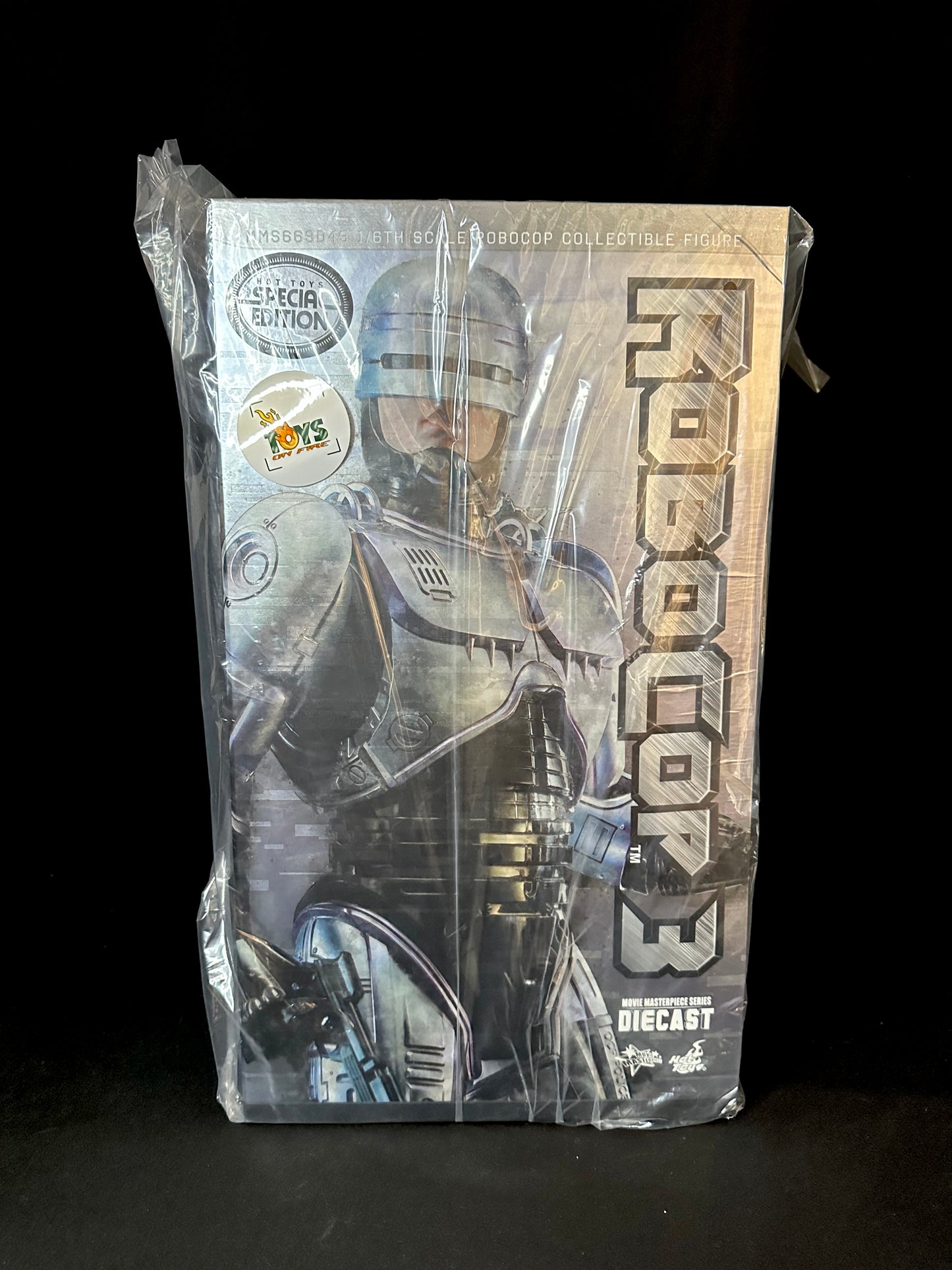 Hot Toys MMS669D49B RoboCop 1/6 Scale Collectible Figure Special Edition