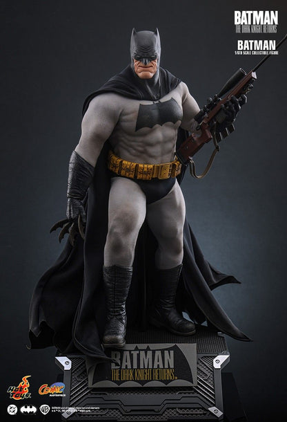 PRE-ORDER 1ST BATCH HOT TOYS CMS024 BATMAN: THE DARK KNIGHT RETURNS BATMAN 1/6TH SCALE COLLECTIBLE FIGURE