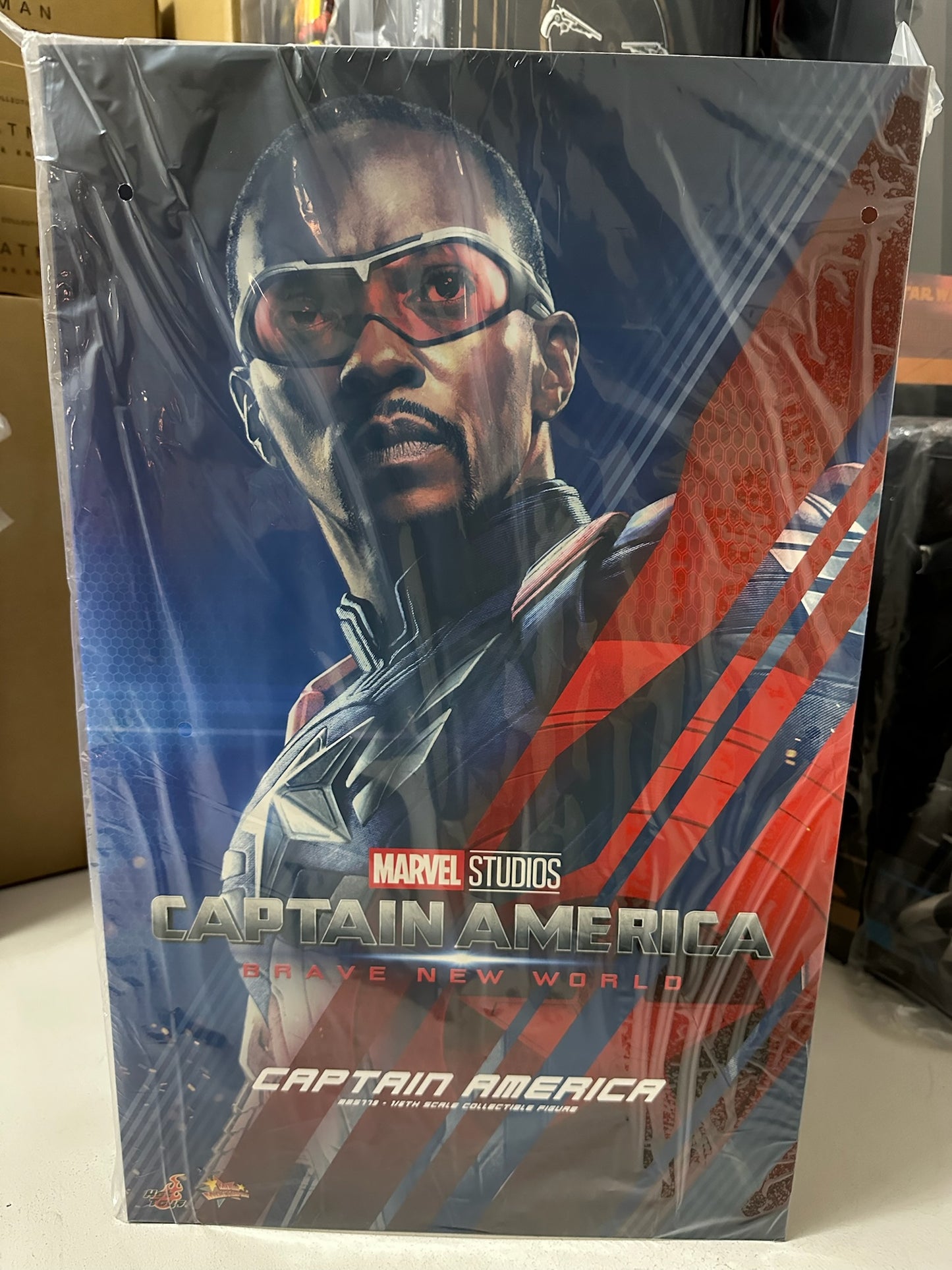 PRE-ORDER HOT TOYS MMS779 CAPTAIN AMERICA: BRAVE NEW WORLD CAPTAIN AMERICA 1/6TH SCALE COLLECTIBLE FIGURE