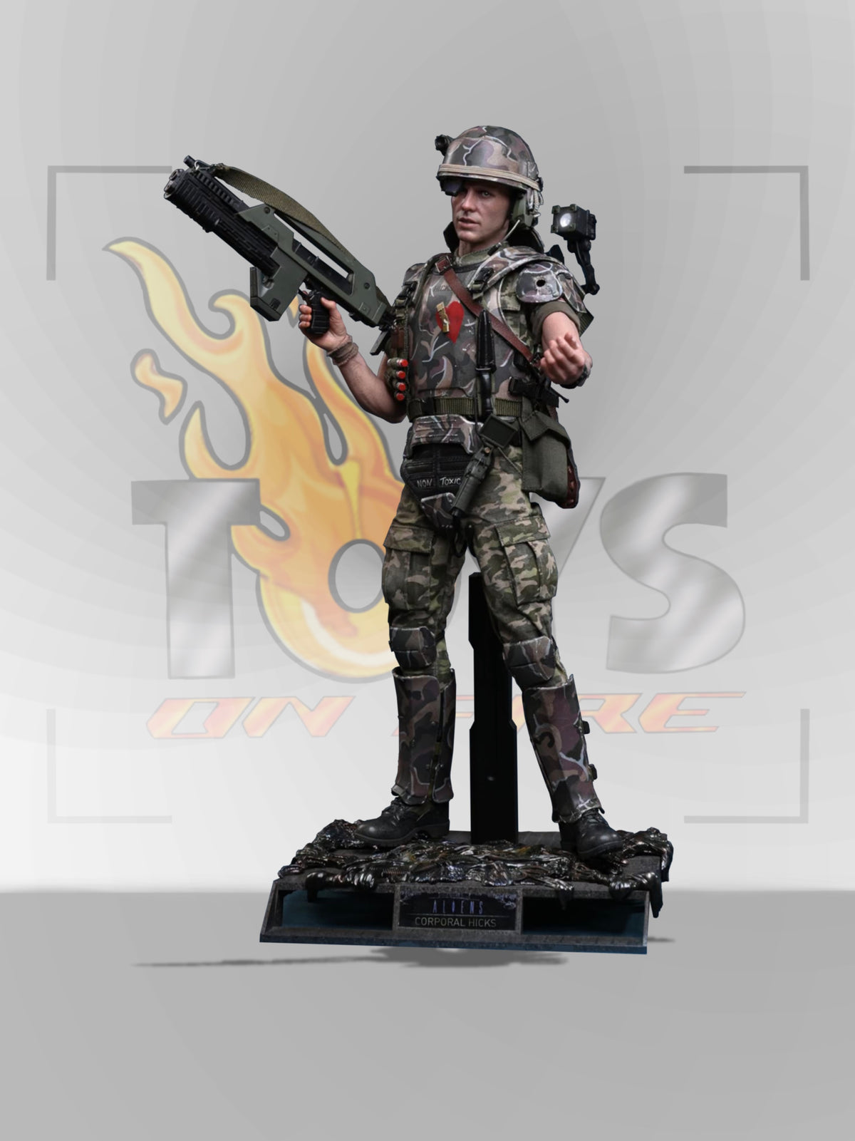 PRE-ORDER HOT TOYS MMS930 ALIENS CORPORAL HICKS 1/6TH SCALE COLLECTIBLE FIGURE